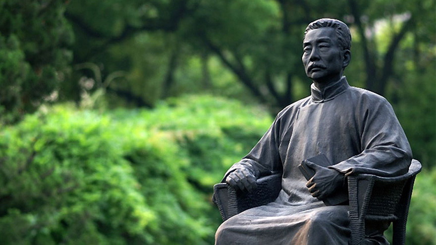 鲁迅纪念碑和鲁迅雕像