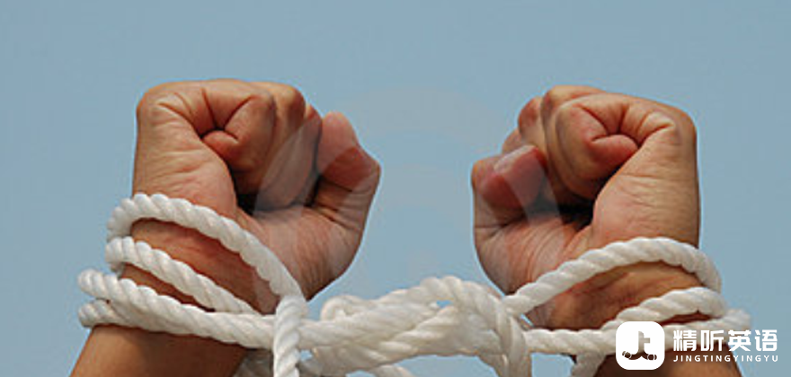 看绝望的主妇学高频短语:Someone's hands are tied